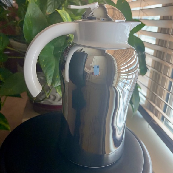 Studio Nova Vintage Hot/Cold Thermo Carafe White / Chrome Pitcher - Picture 2 of 6